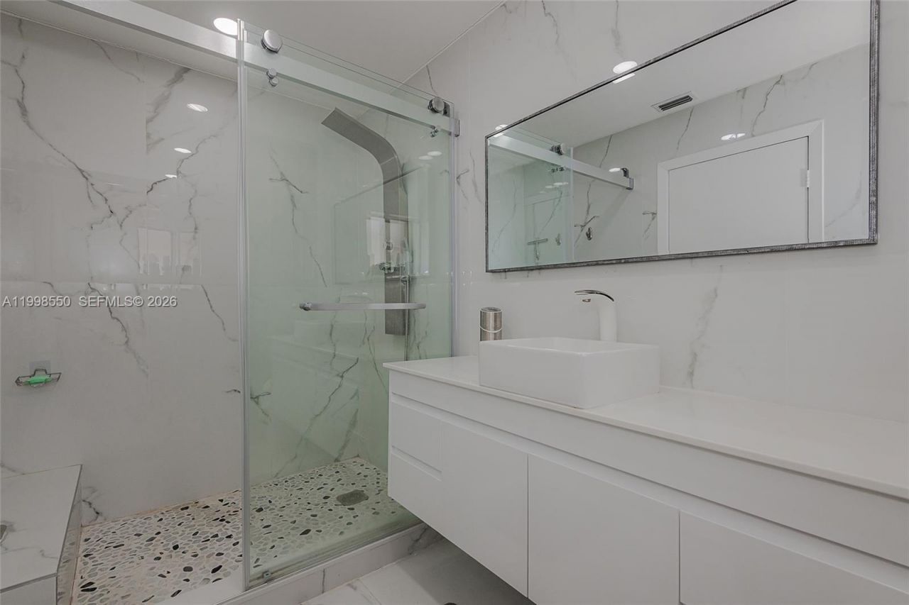 3325 Torremolinos Ave, Unit C-44, Doral, FL 33178 Photo