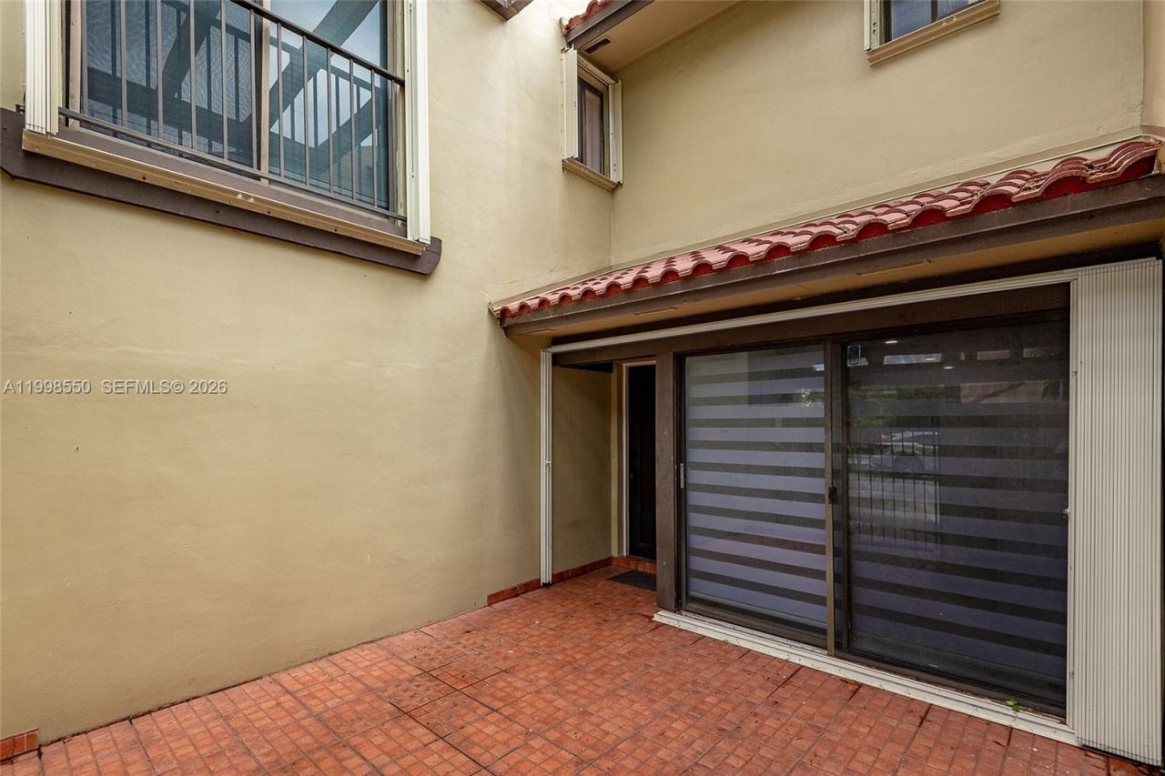 3325 Torremolinos Ave, Unit C-44, Doral, FL 33178 Photo
