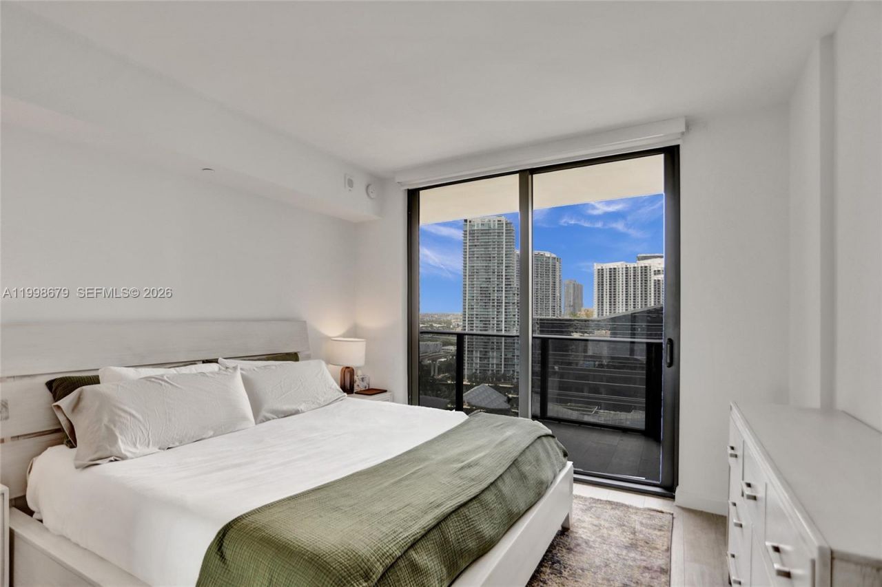 45 SW 9th St, Unit 2001, Miami, FL 33130 Photo