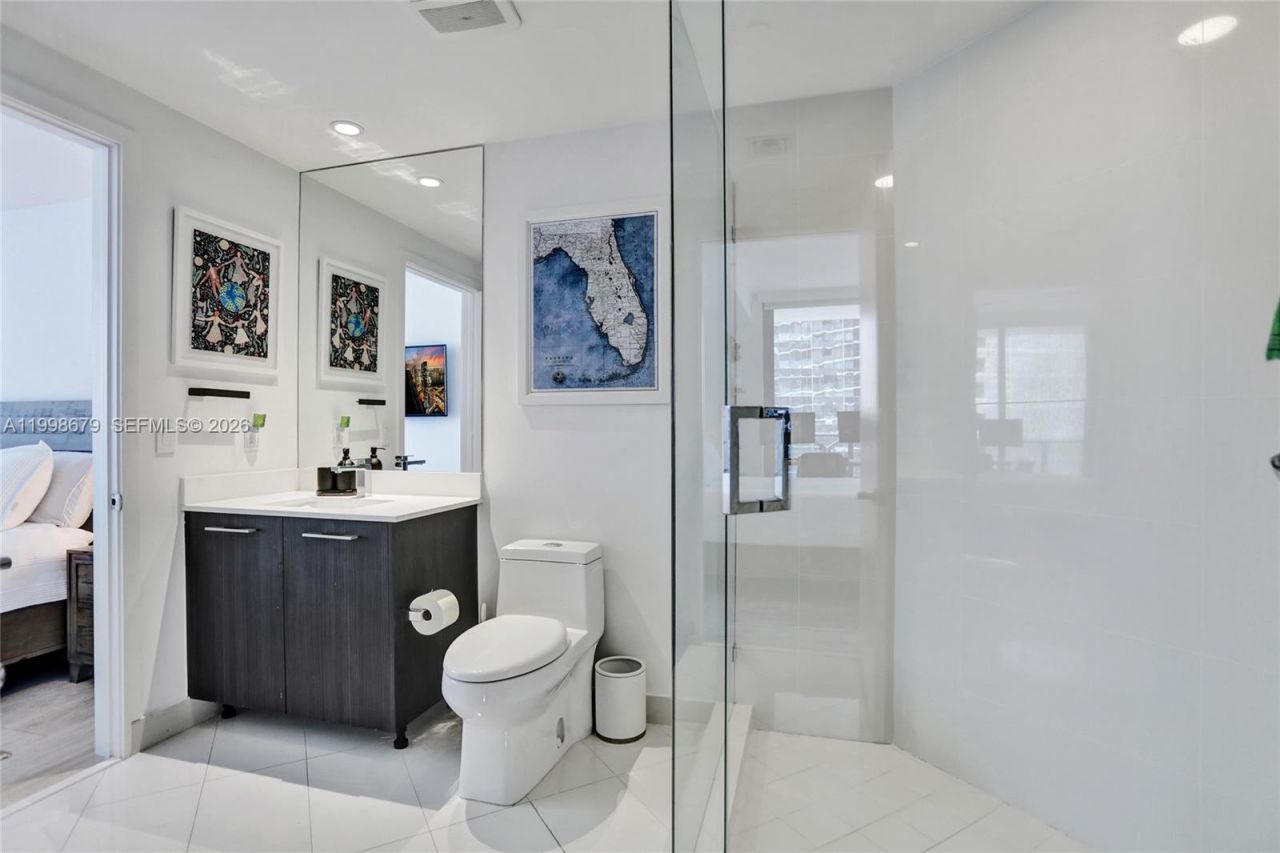 45 SW 9th St, Unit 2001, Miami, FL 33130 Photo