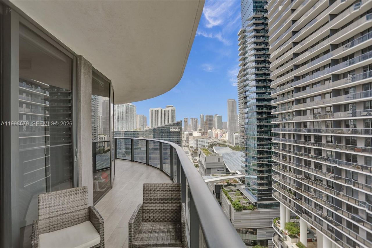 45 SW 9th St, Unit 2001, Miami, FL 33130 Photo