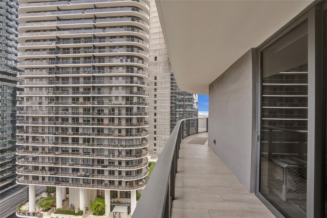 45 SW 9th St, Unit 2001, Miami, FL 33130 Photo