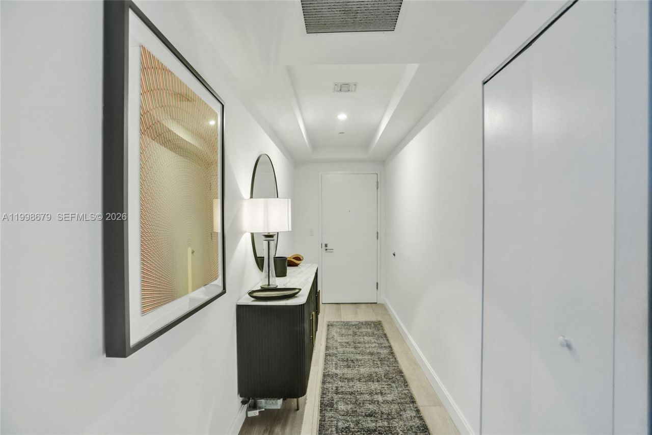 45 SW 9th St, Unit 2001, Miami, FL 33130 Photo