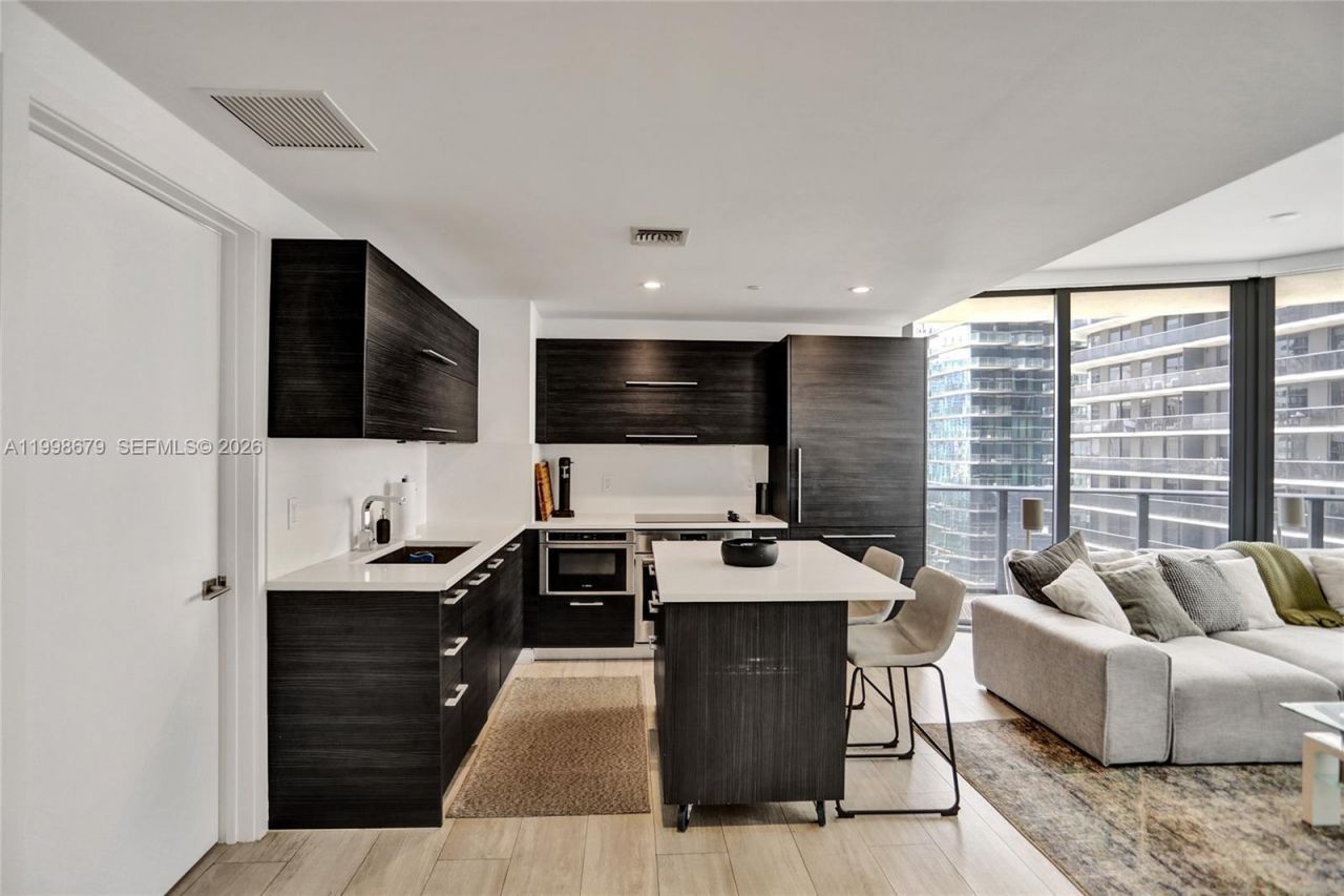 45 SW 9th St, Unit 2001, Miami, FL 33130 Photo