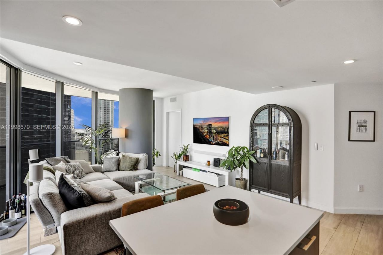 45 SW 9th St, Unit 2001, Miami, FL 33130 Photo