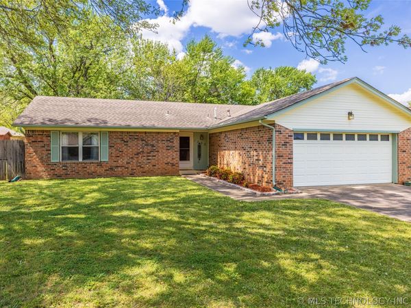 1303 N Douglas Drive, Claremore, OK 74017