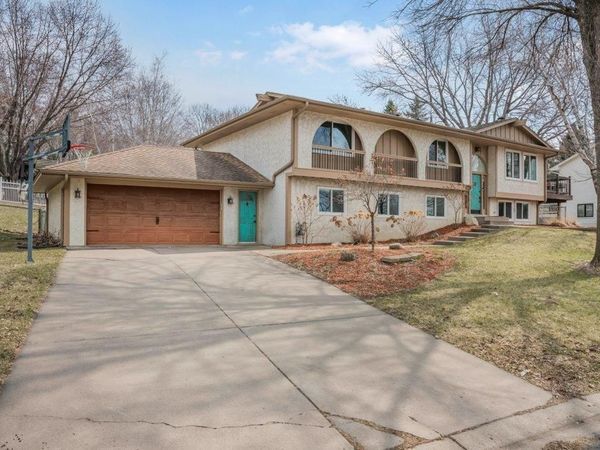 9240 Chesshire Lane N, Maple Grove, MN 55369