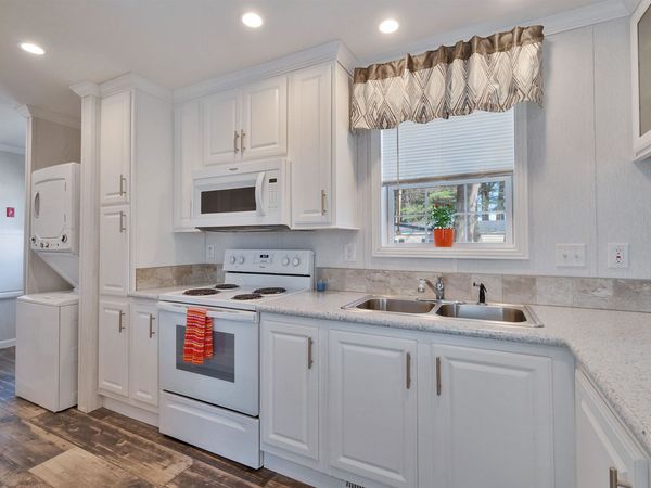 120 Robin Hood Drive, Unit 120, Exeter, NH 03833