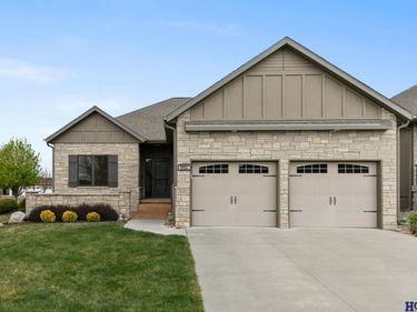 9930 Edgewater Lane , Lincoln, NE 68527