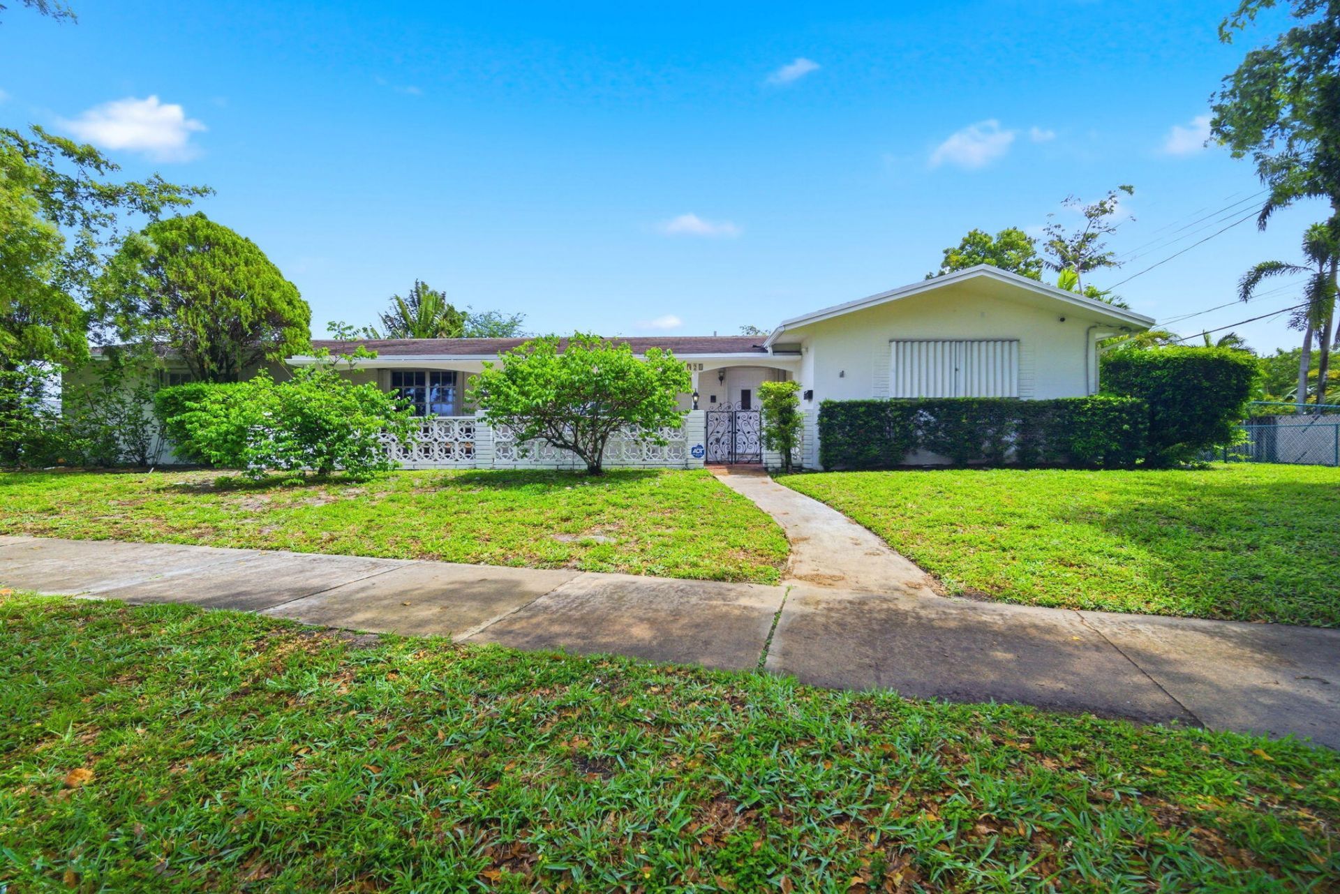 321 E Chaminade Drive, Hollywood, FL 33021 Photo