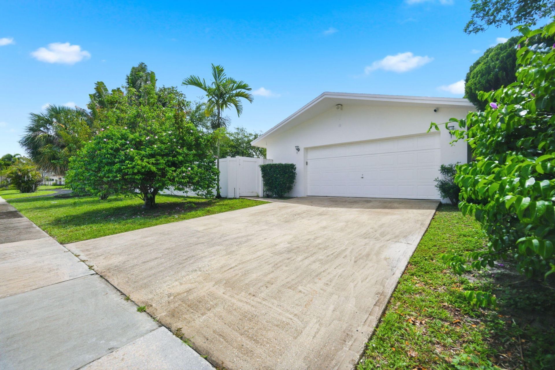 321 E Chaminade Drive, Hollywood, FL 33021 Photo