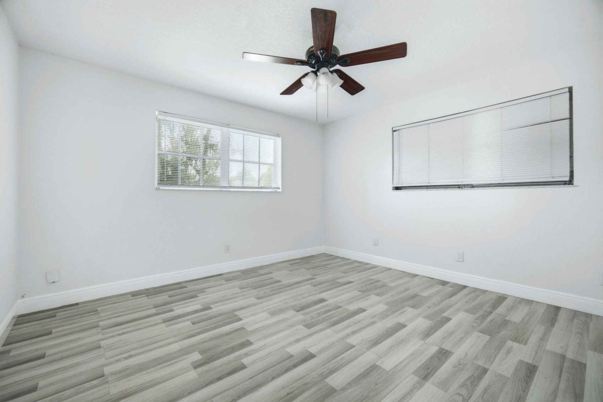 321 E Chaminade Drive, Hollywood, FL 33021 Photo