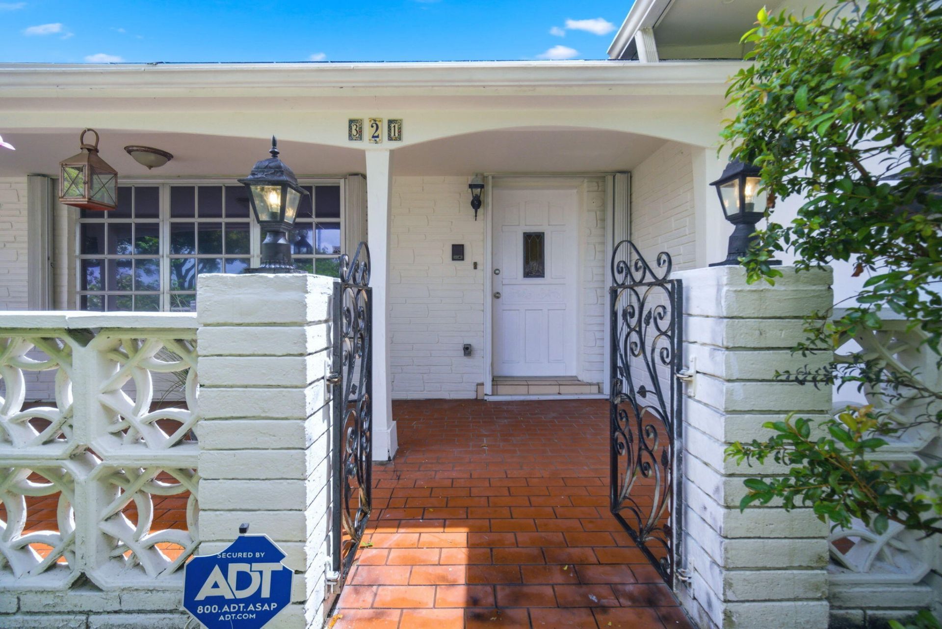 321 E Chaminade Drive, Hollywood, FL 33021 Photo