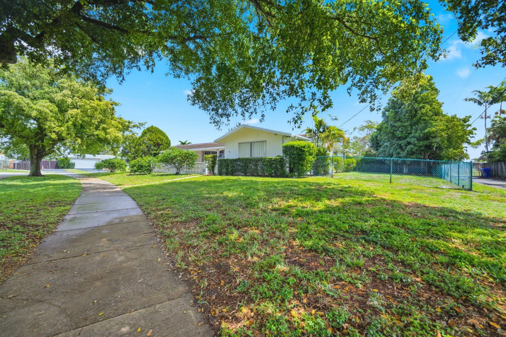 321 E Chaminade Drive, Hollywood, FL 33021 Photo