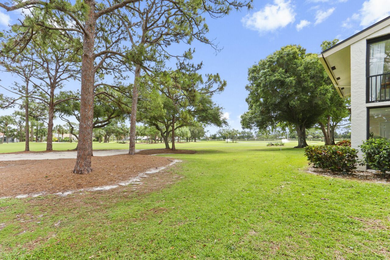 12910 Briarlake Circle, Unit 203, Palm Beach Gardens, FL 33418 Photo