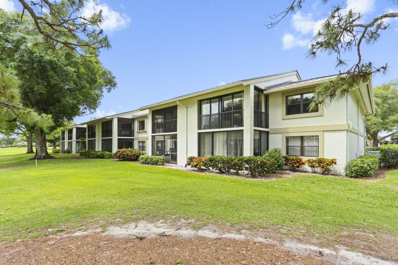 12910 Briarlake Circle, Unit 203, Palm Beach Gardens, FL 33418 Photo