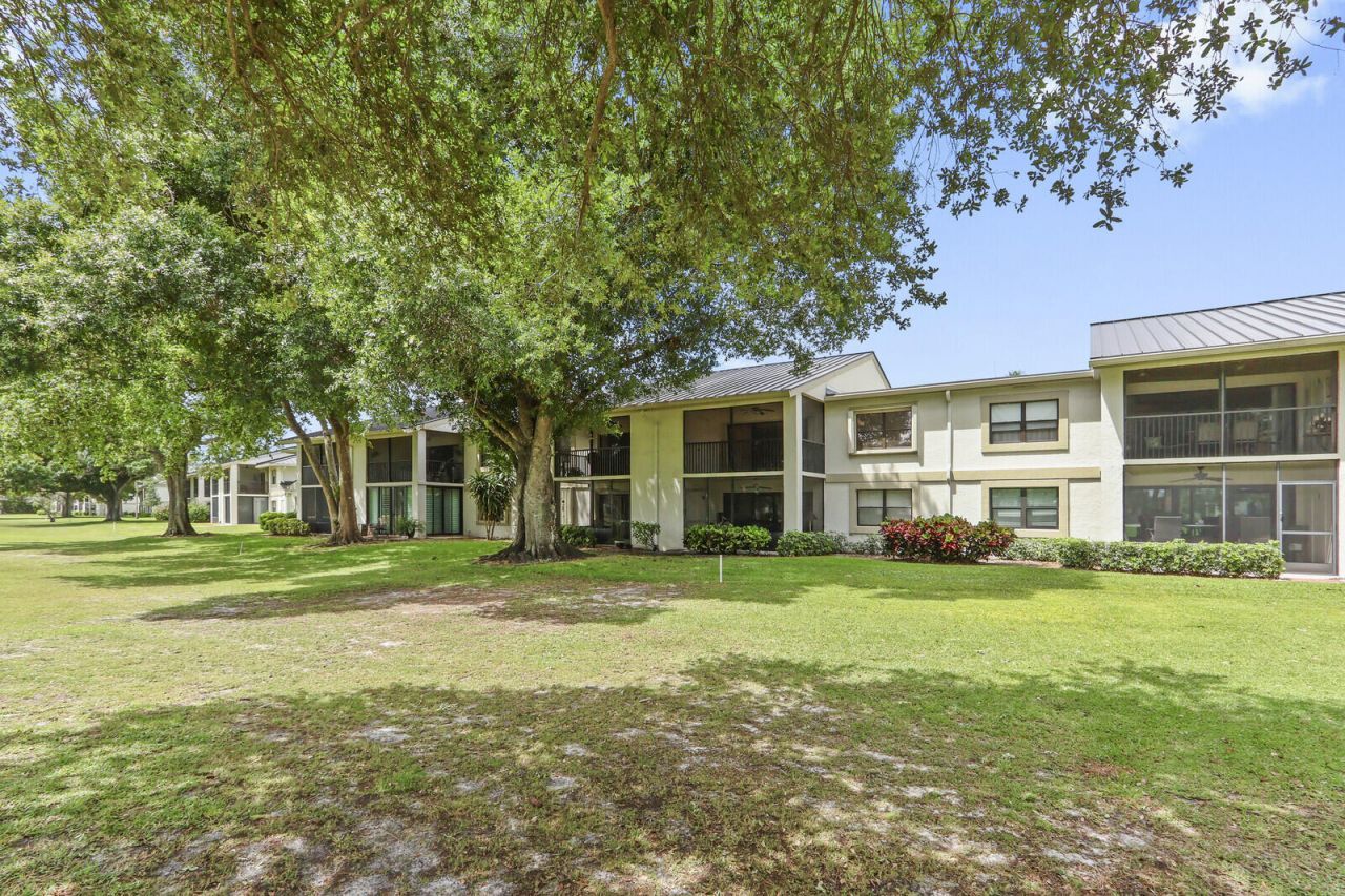 12910 Briarlake Circle, Unit 203, Palm Beach Gardens, FL 33418 Photo