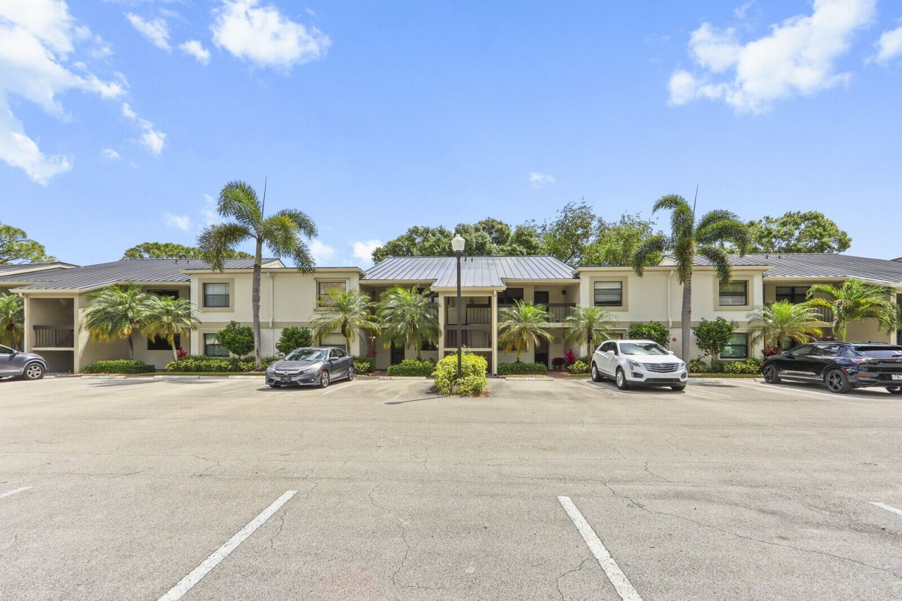12910 Briarlake Circle, Unit 203, Palm Beach Gardens, FL 33418 Photo