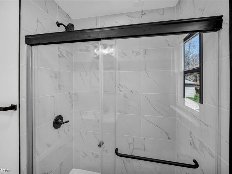 10318 Thrush Avenue, Cleveland, OH 44111 Photo 19