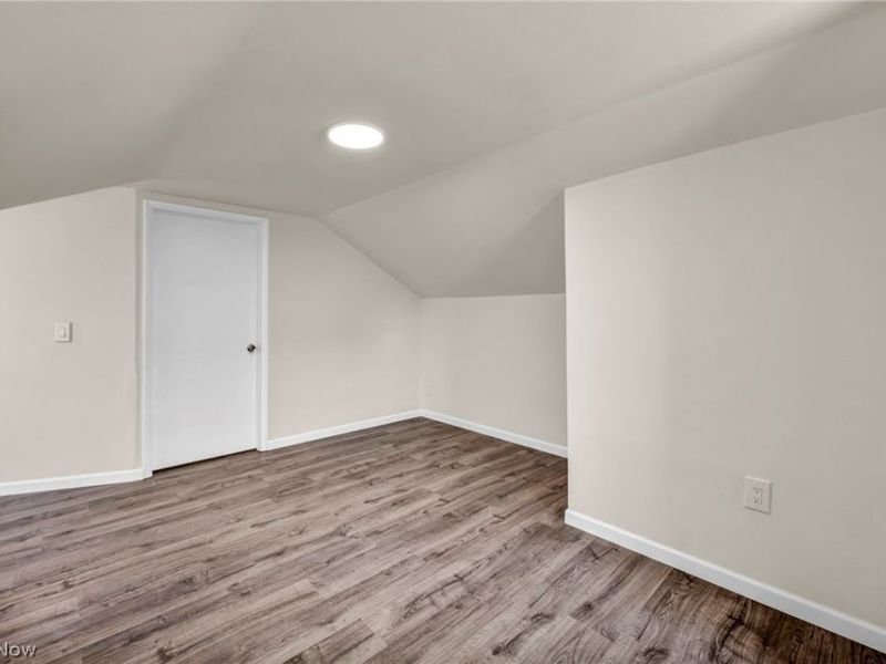 10318 Thrush Avenue, Cleveland, OH 44111 Photo 24