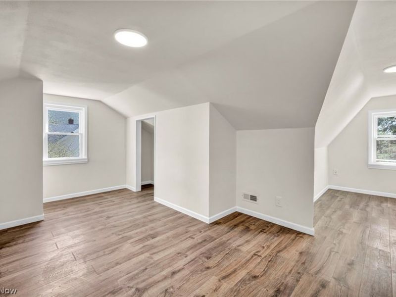 10318 Thrush Avenue, Cleveland, OH 44111 Photo 25