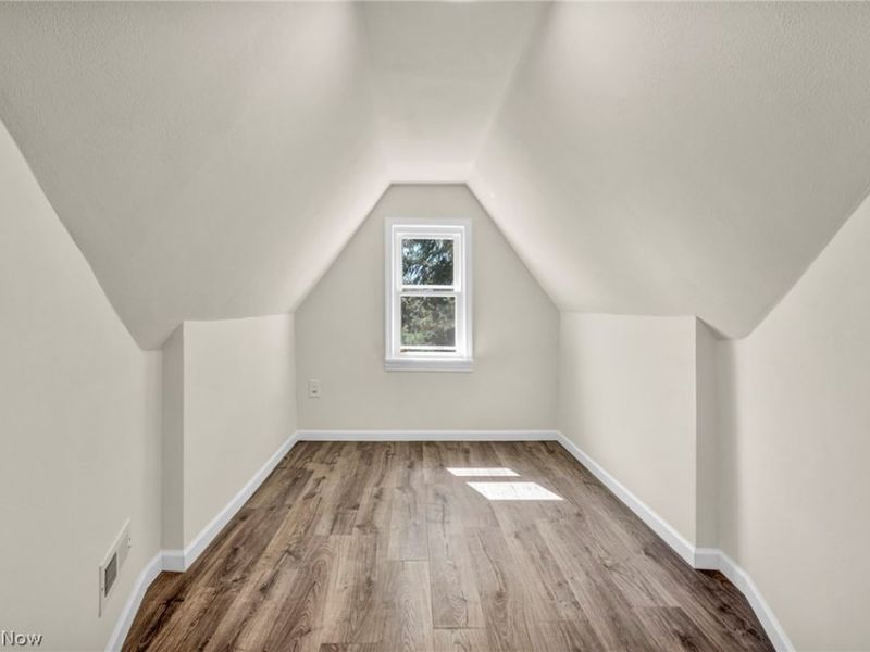 10318 Thrush Avenue, Cleveland, OH 44111 Photo 26