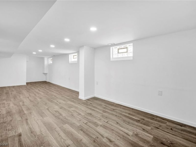 10318 Thrush Avenue, Cleveland, OH 44111 Photo 27