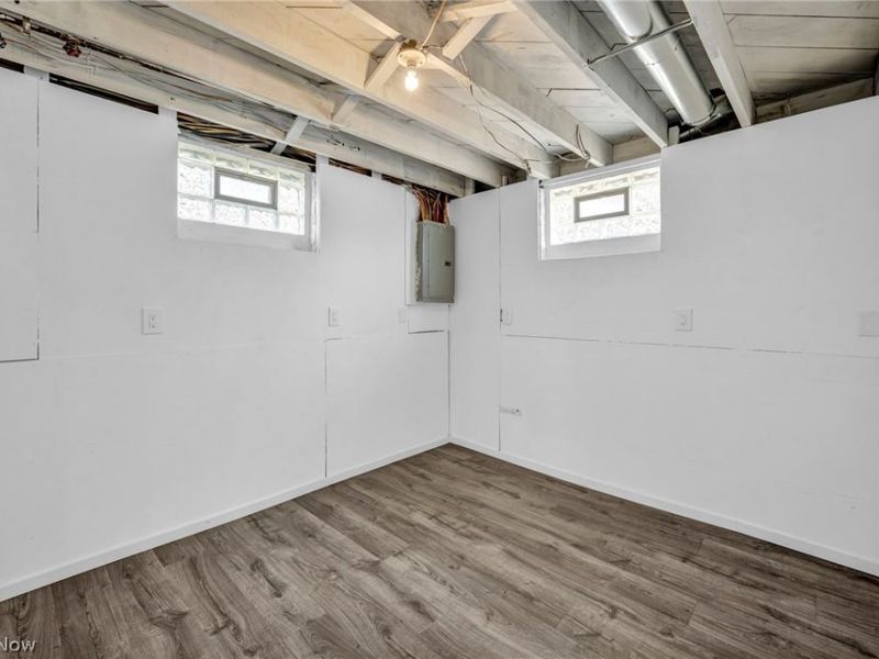 10318 Thrush Avenue, Cleveland, OH 44111 Photo 29