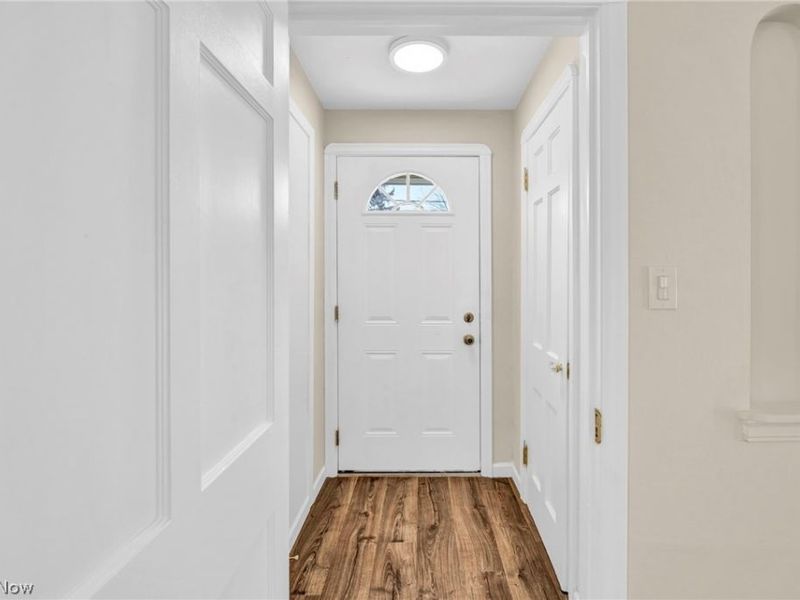 10318 Thrush Avenue, Cleveland, OH 44111 Photo 3