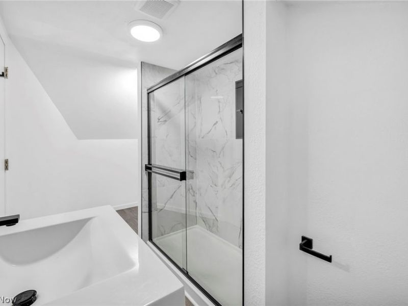 10318 Thrush Avenue, Cleveland, OH 44111 Photo 32