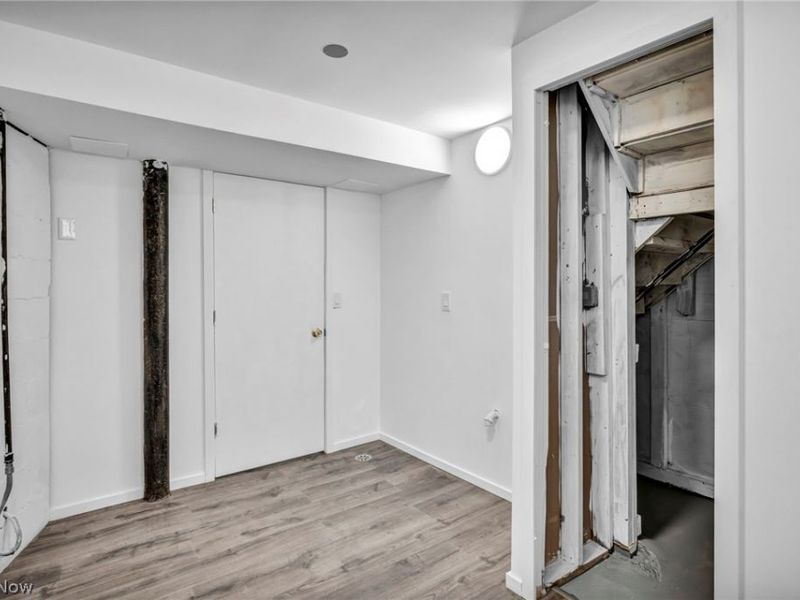 10318 Thrush Avenue, Cleveland, OH 44111 Photo 38