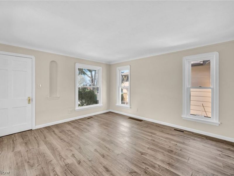 10318 Thrush Avenue, Cleveland, OH 44111 Photo 8