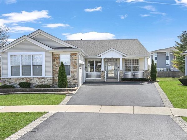 106 River Run Court , Oswego, IL 60543