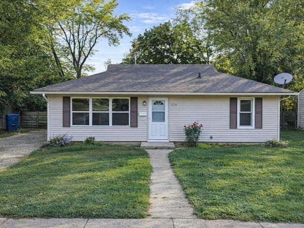 2211 Roseland Avenue, Kalamazoo, MI 49001