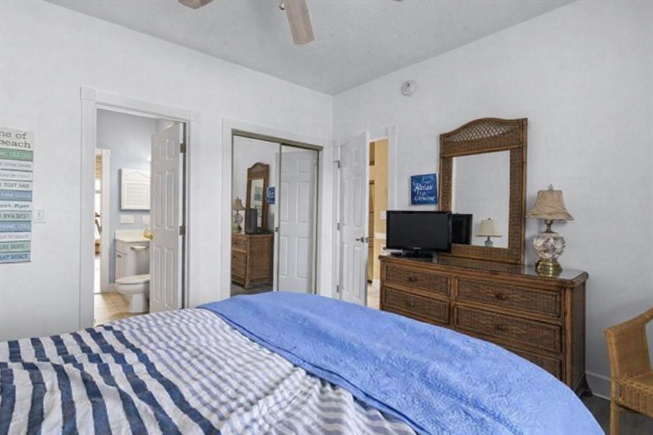 702 Riverwalk Dr. Photo 14