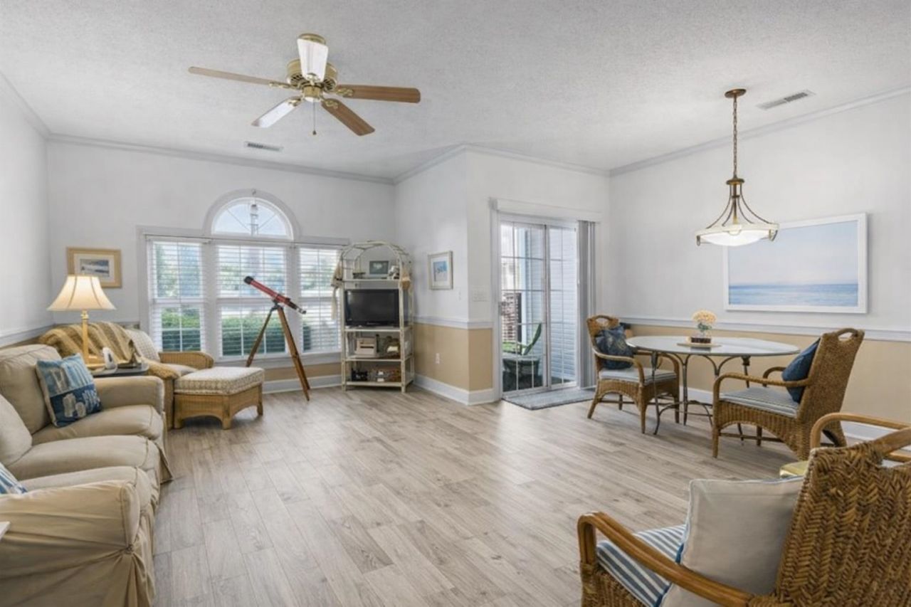 702 Riverwalk Dr. Photo 5