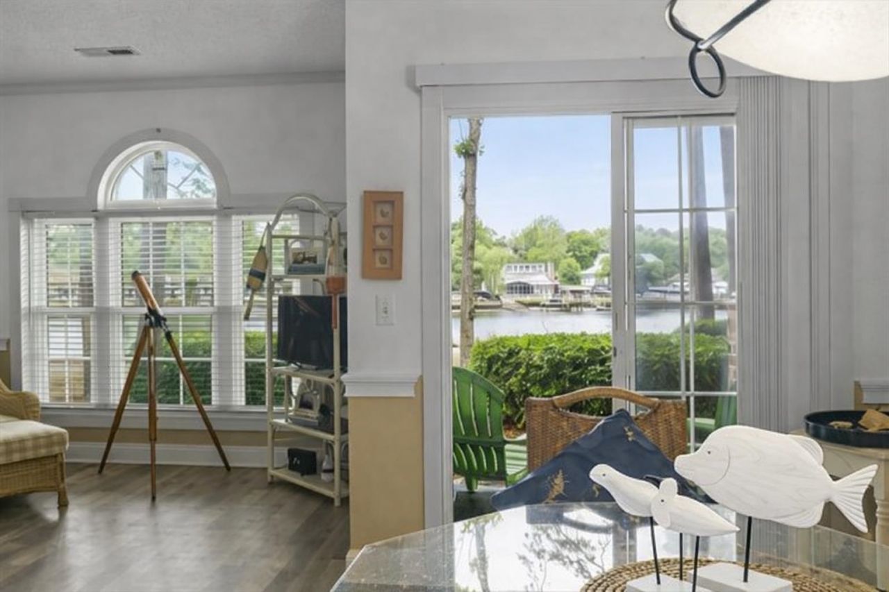 702 Riverwalk Dr. Photo 6