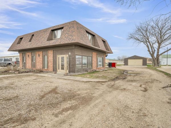 1804 Okoboji Avenue , Milford, IA 51351