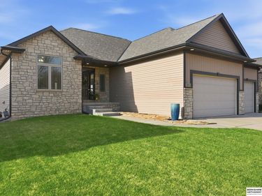 2831 Shadowbrook Drive, Lincoln, NE 68516