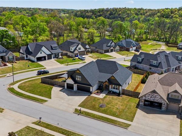 277 Mill Park Lane, Elm Springs, AR 72762