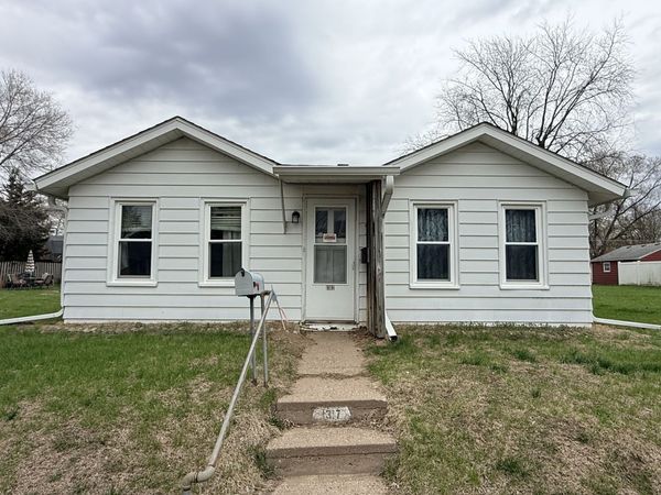 1317 S Nevada Avenue , Davenport, IA 52802