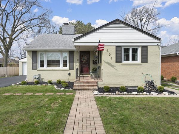 621 Oriole Avenue N, Park Ridge, IL 60068