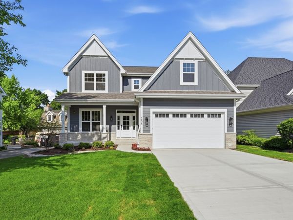 256 Coe Road, Clarendon Hills, IL 60514