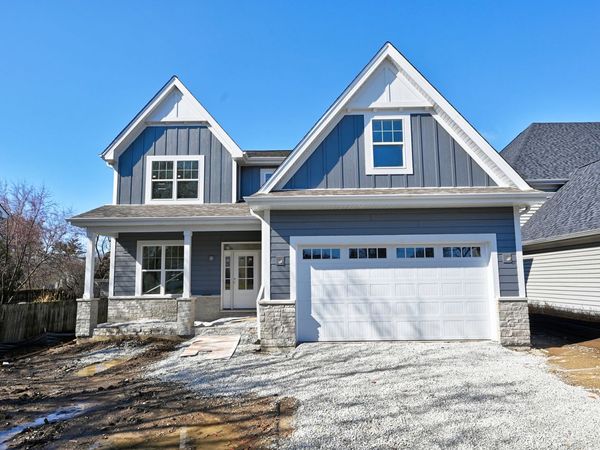 256 Coe Road , Clarendon Hills, IL 60514