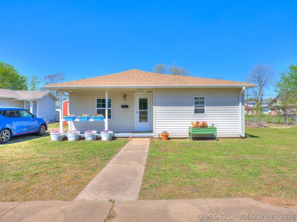 211 E 2nd Street , Stroud, OK 74079