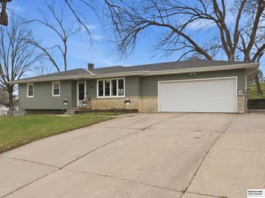 8014 Groves Circle, Omaha, NE 68124