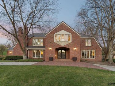 9723 Fieldcrest Drive, Omaha, NE 68114