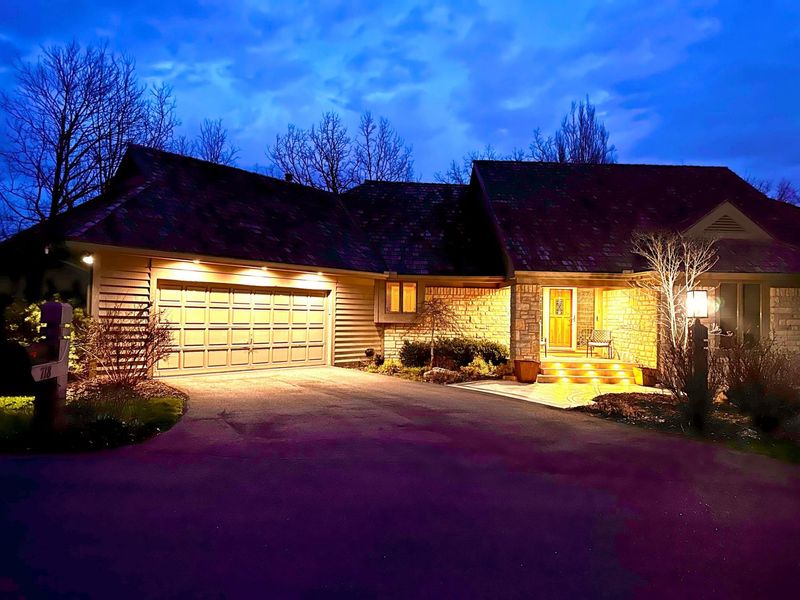 718 Old Oak, Unit 8, Columbus, OH 43235 Photo 2