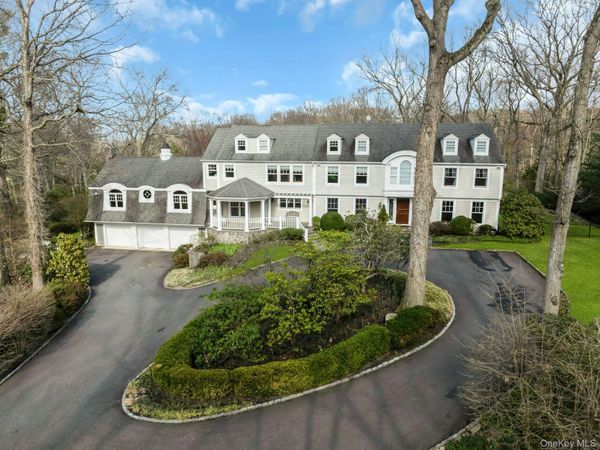10 Redmond Lane, Oyster Bay, NY 11771