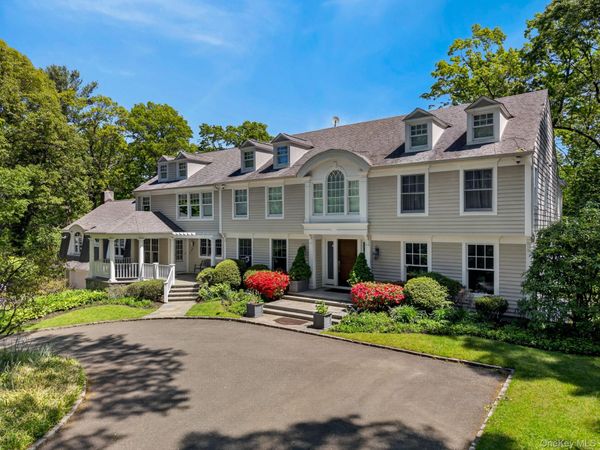 10 Redmond Lane, Oyster Bay, NY 11771